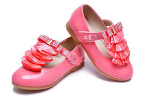 江義鞋業(yè)連鎖代理加盟費(fèi)解析